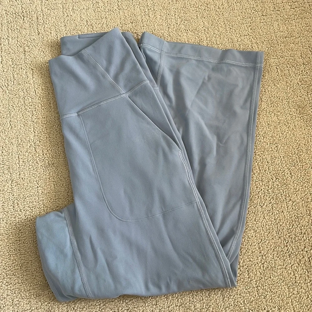 Lululemon - Picture 1 of 5